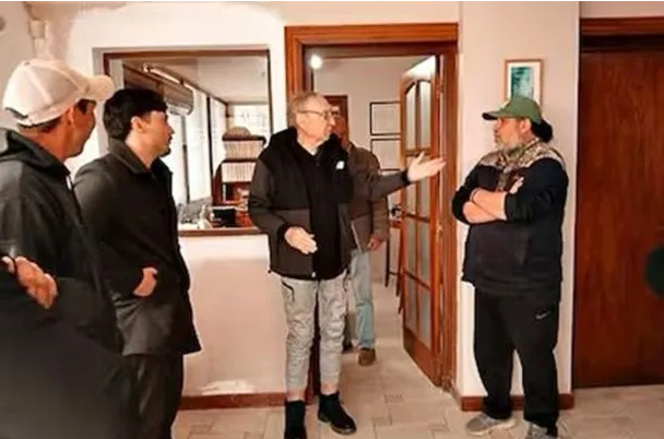 El padre de Javier Milei cedió casi 3 mil hectáreas a una comunidad de agricultores indígenas El padre de Javier Milei cedió casi 3 mil hectáreas a una comunidad de agricultores indígenas