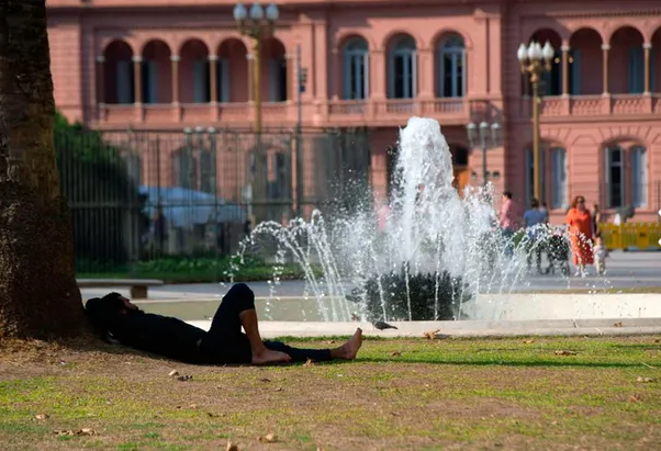 Cambia el pronóstico y se vienen días con frío y calor en Buenos Aires: cómo siguen las temperaturas Cambia el pronóstico y se vienen días con frío y calor en Buenos Aires: cómo siguen las temperaturas